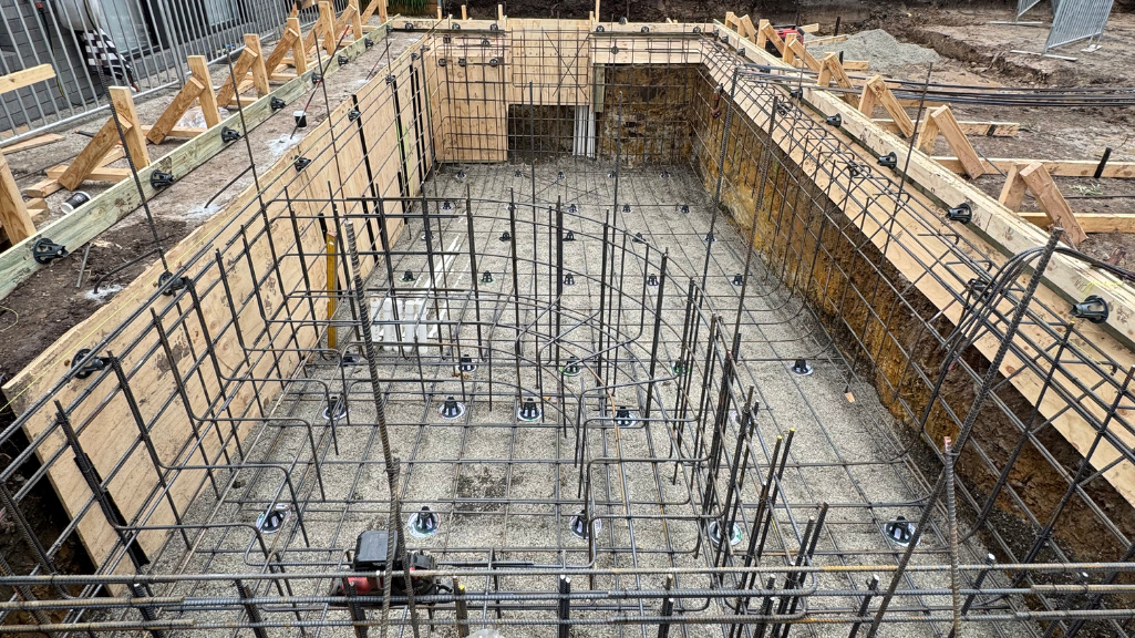 Steel fixing laguna pool